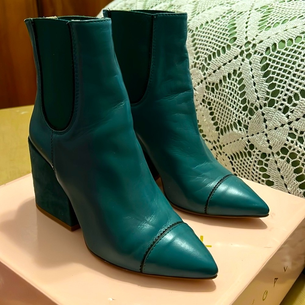 Ouigal Green leather/suede pull on ankle boot size 38
